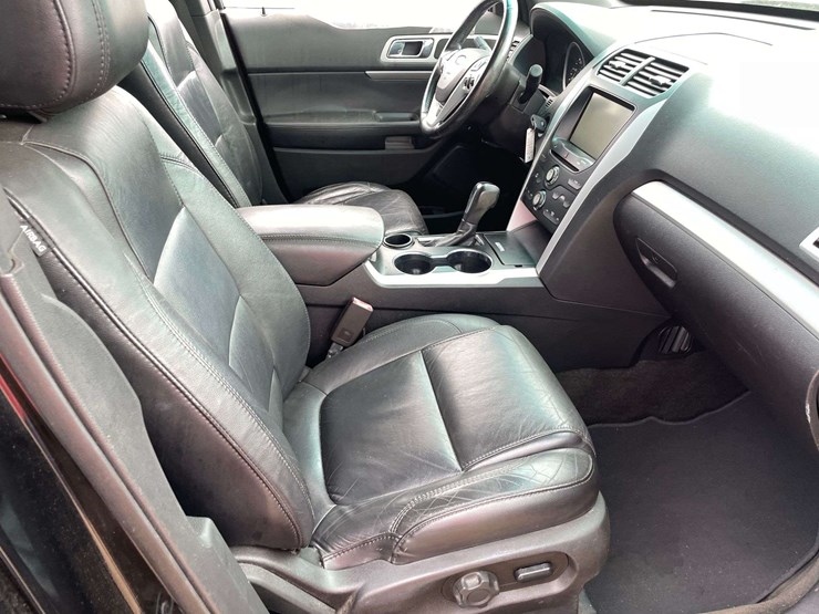 2015-ford-explorer-xlt-image-18