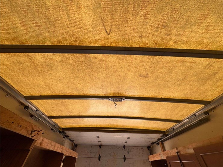 2011-ford-e350-image-25