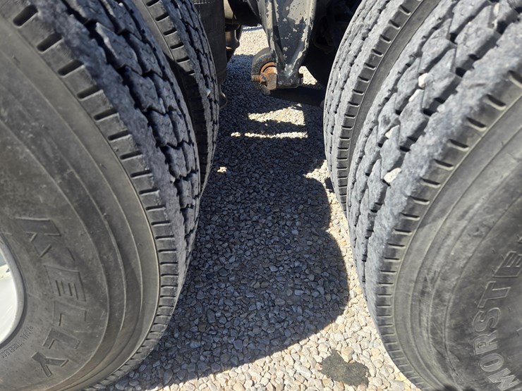 2006-freightliner-columbia-120-image-66