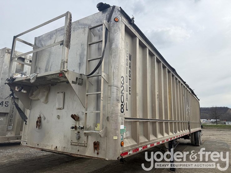 2004-j&j-transfer-trailer-attr-04-image-1