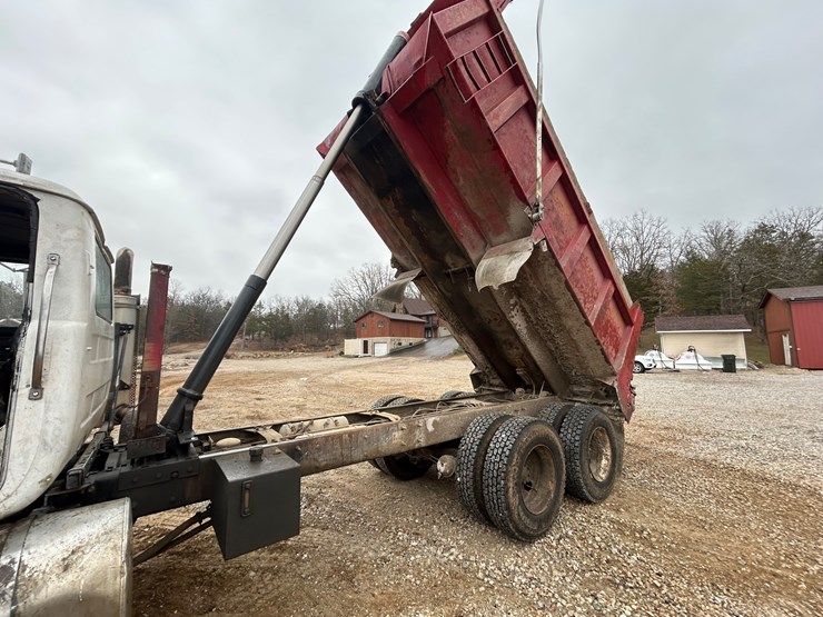 2001-mack-rd688s-image-29