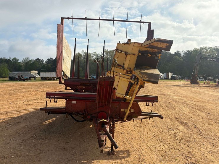 new-holland-1033-image-4