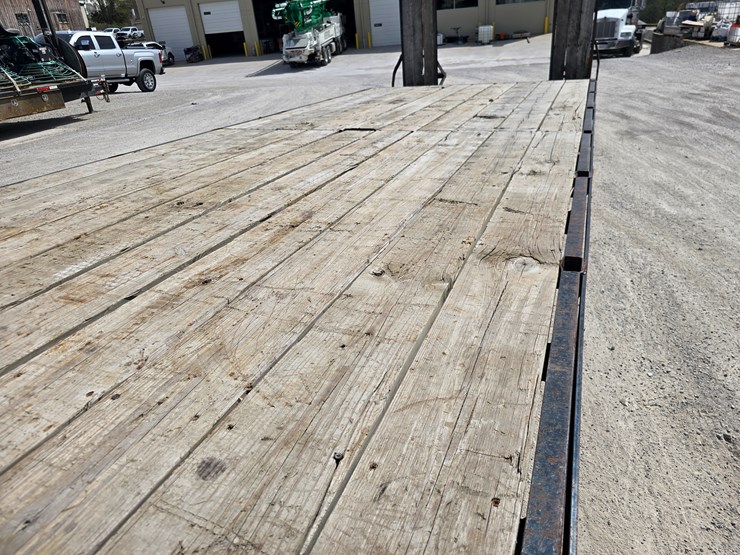 #22628-•-2005-bales-gooseneck-trailer-image-28