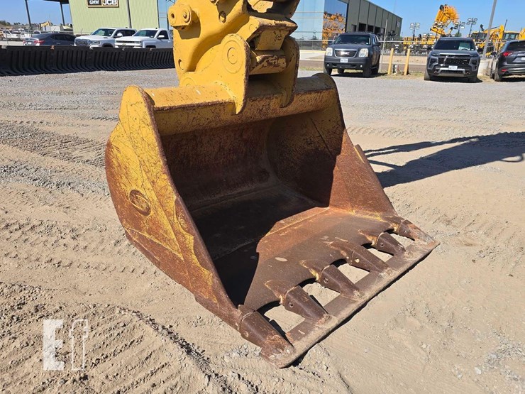 2019-caterpillar-325flcr-image-11