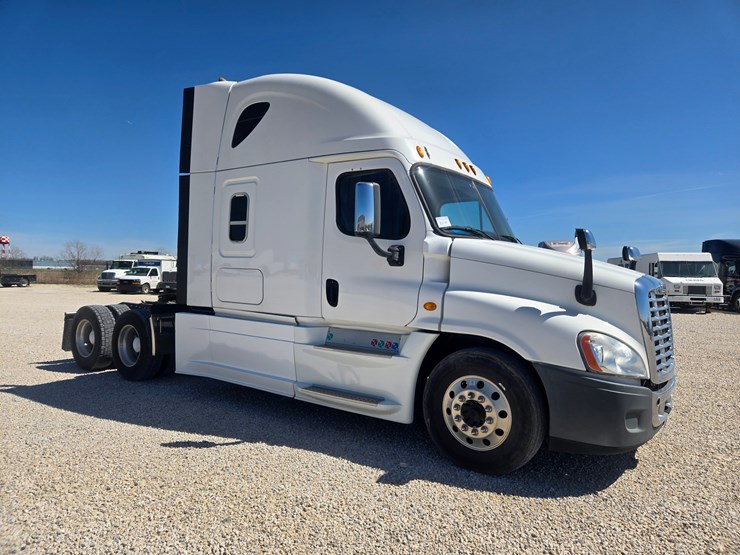 2014-freightliner-cascadia-125-image-25