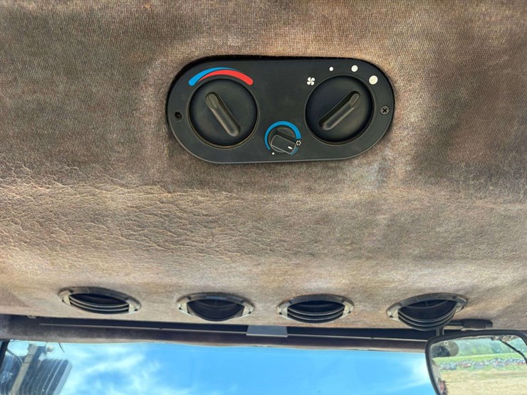 2006-new-holland-tl100a-image-22