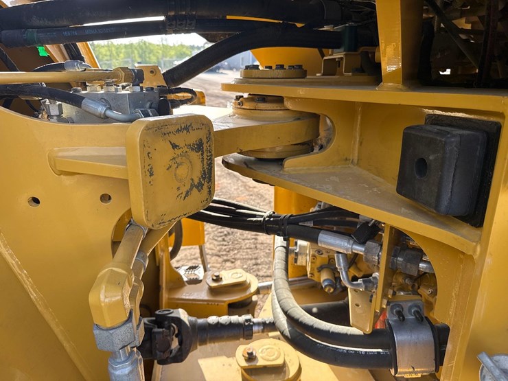 2021-caterpillar-926m-image-13