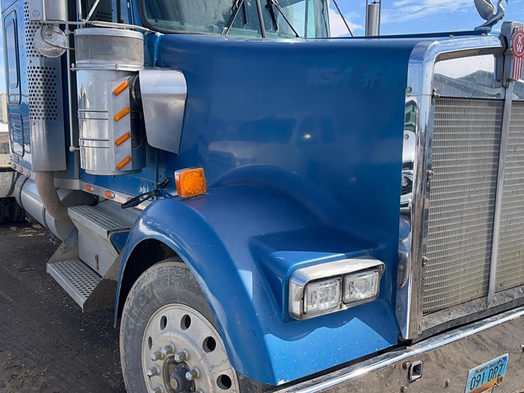 2004-kenworth-w900-image-33
