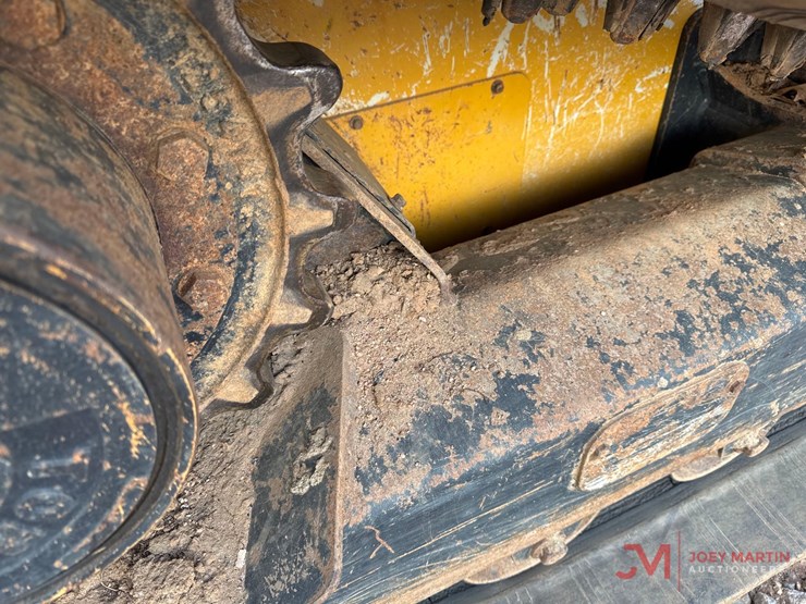 2014-deere-319d-image-10