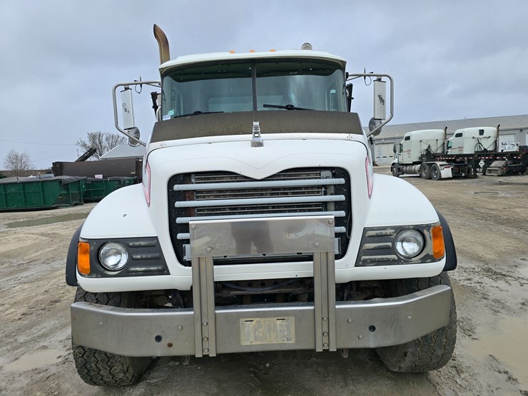 #22590-•-2007-mack-cv713-granite-roll-off-truck-image-21