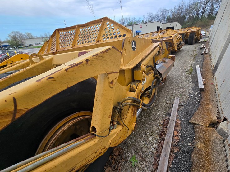 2006-deere-1812c-image-11