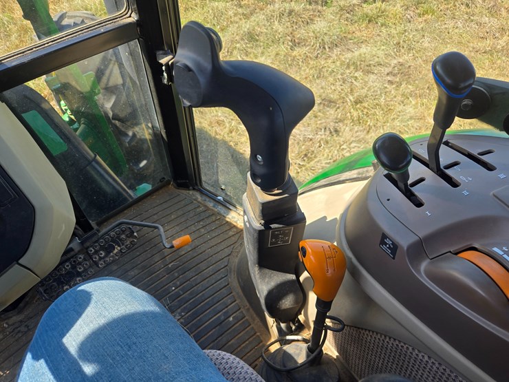 2019-john-deere-5100e-image-35