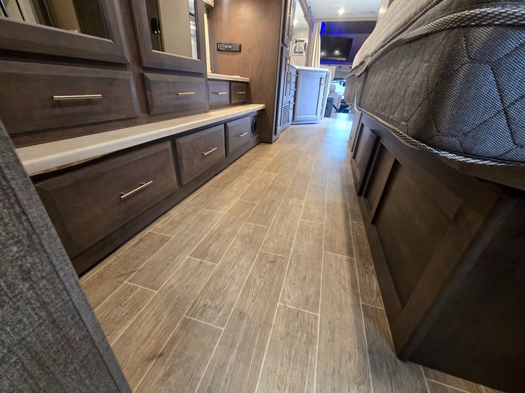 2020-ford-f550-image-59