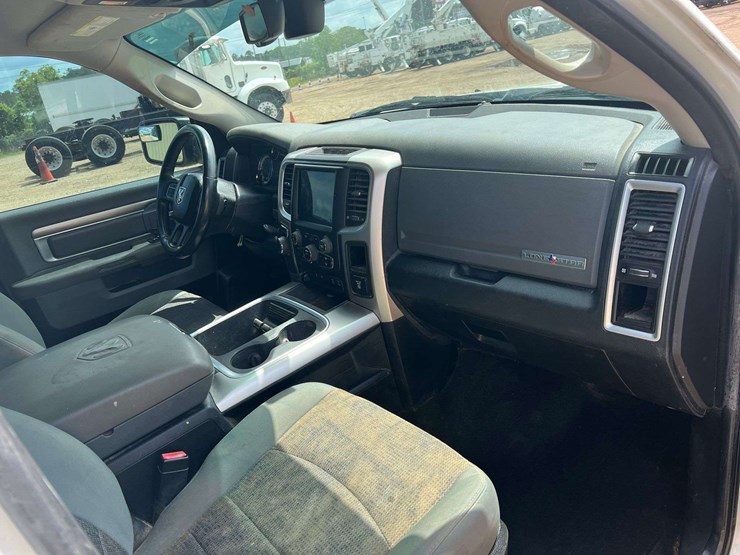 2016-dodge-ram-1500-image-18