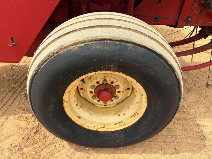 new-holland-326-image-7