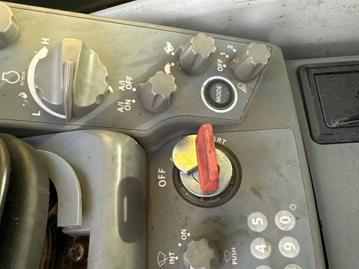 2019-deere-345g-lc-image-41