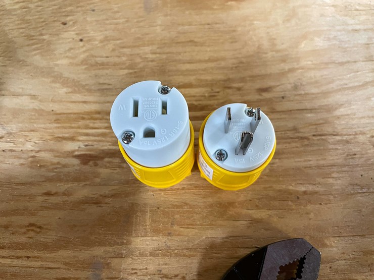 #2442-•-lot-of-5-wall-plugs-and-receptacles-(pr13)-image-4