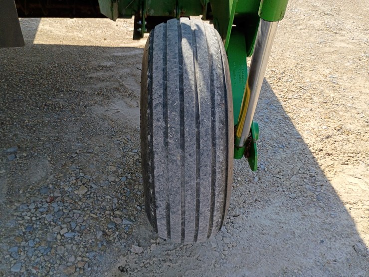 2013-john-deere-630-image-34