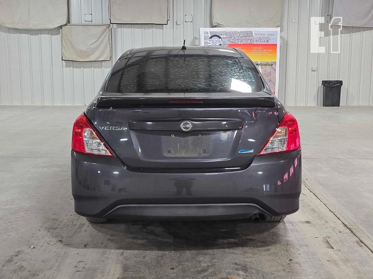 2015-nissan-versa-image-8