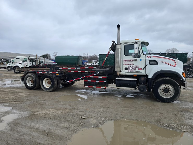 #22591-•-2007-mack-cv713-granite-roll-off-truck-image-14