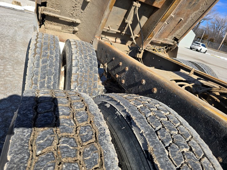 2001-mack-rd688s-image-74