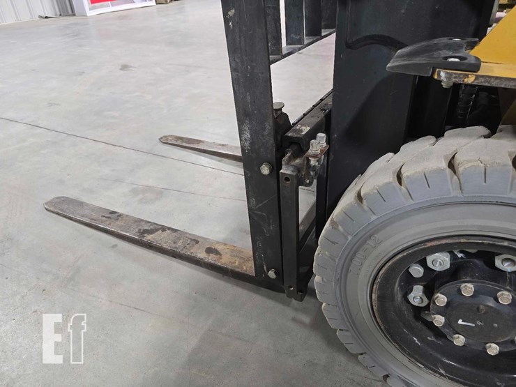 2019-caterpillar-gp25n-image-12