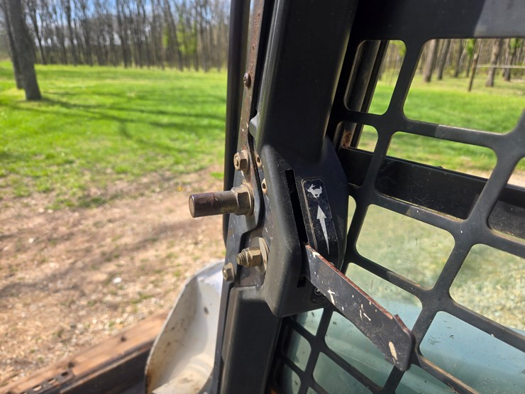 2010-bobcat-t650-image-36