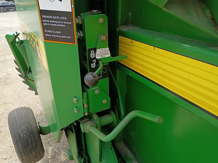 2000-john-deere-556-image-23