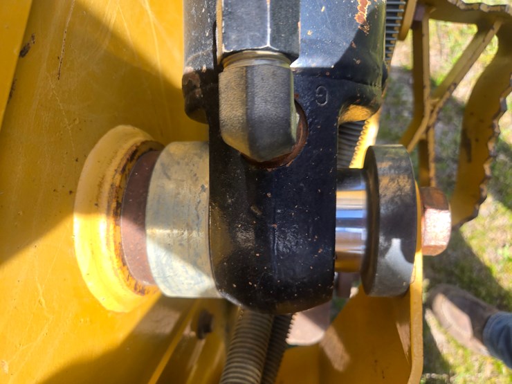 2014-caterpillar-953d-image-103