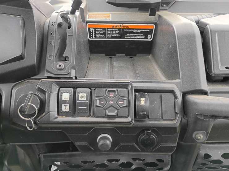 2022-can-am-defender-hd9-image-32