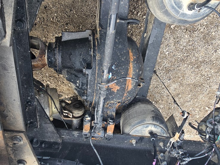 2012-peterbilt-384-image-112