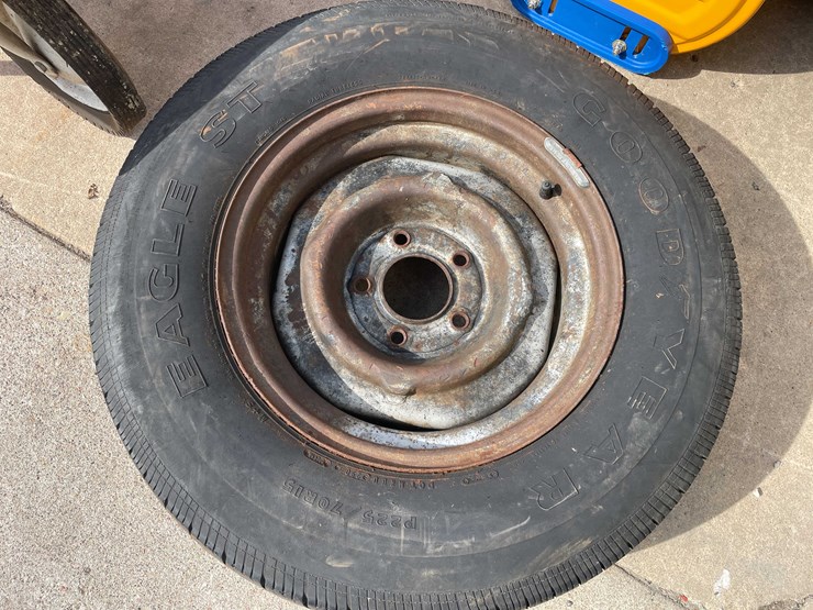 #7020-•-(2)-5-lug-15"-wheels-(o3)-image-8