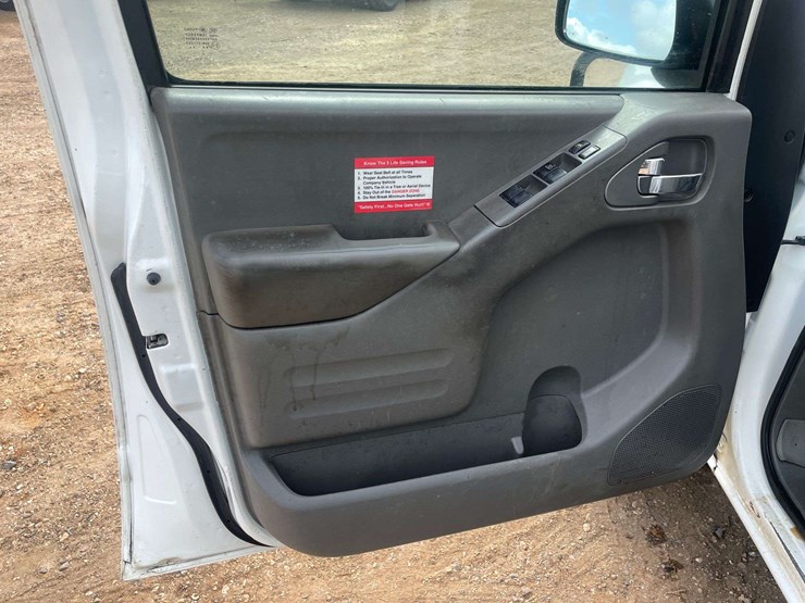 2016-nissan-frontier-image-9