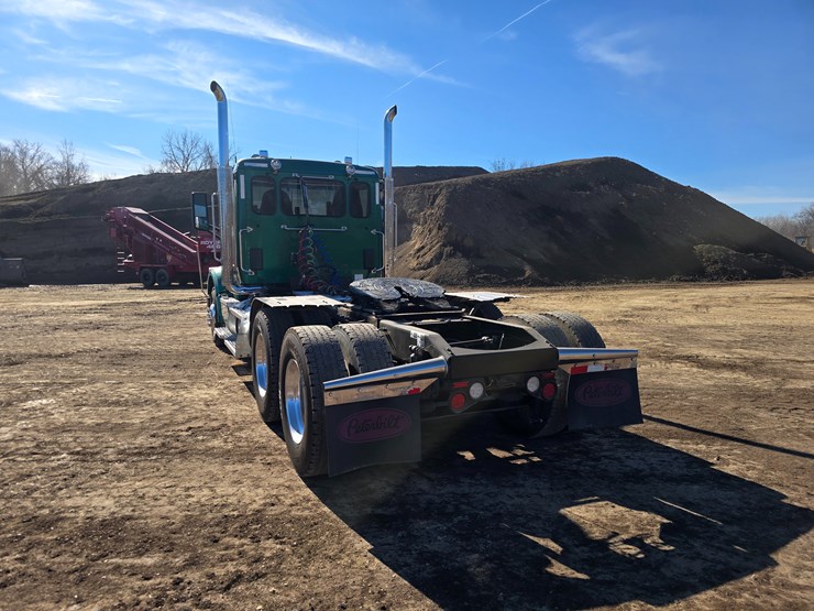 2019-peterbilt-567-image-12