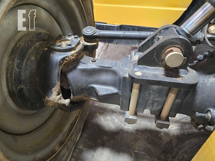 2013-caterpillar-tl943c-image-25