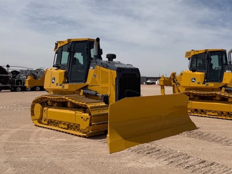 2015-deere-850k-xlt-image-2