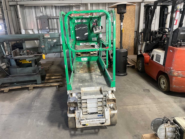 #1465-•-14'-scissor-lift-(e)-image-7