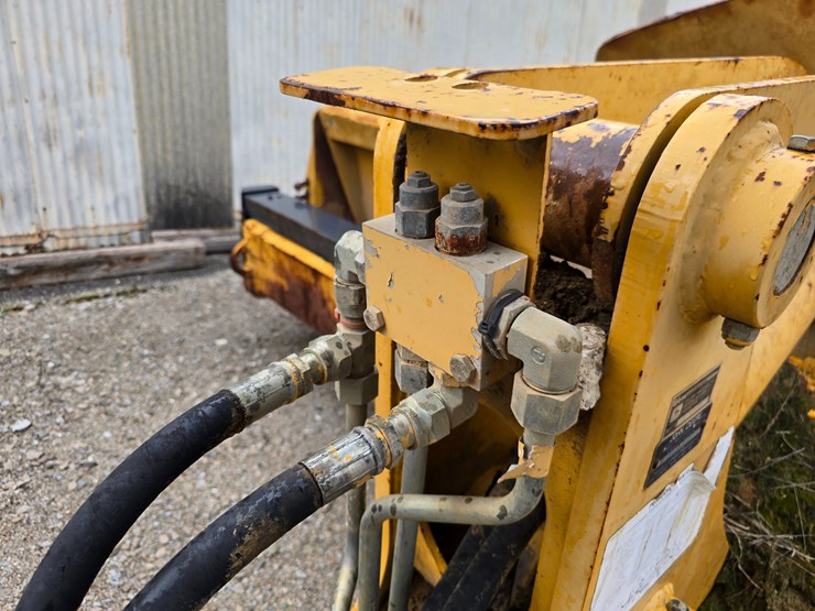 2006-deere-1812c-image-38