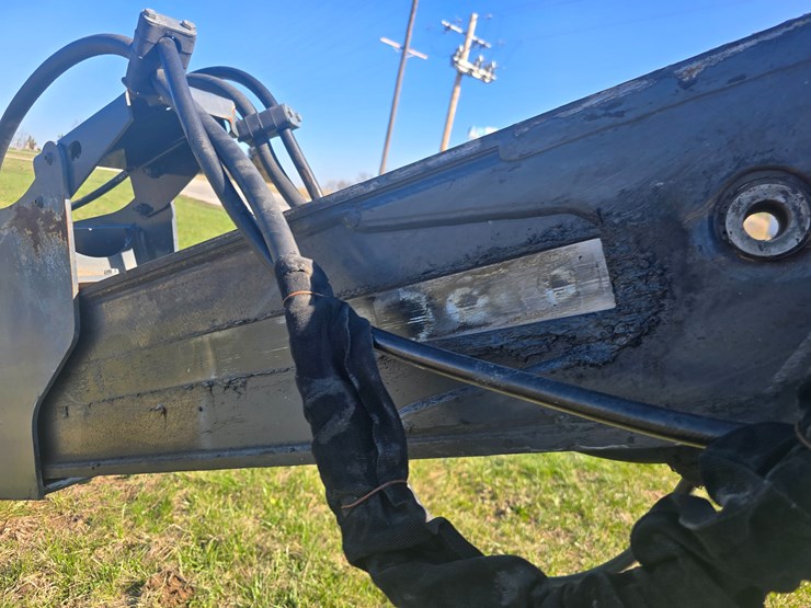 2015-deere-410l-image-58