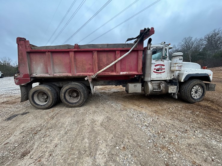 2001-mack-rd688s-image-21