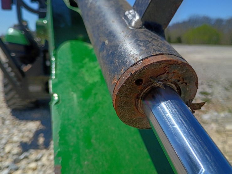 2013-john-deere-1025r-image-66