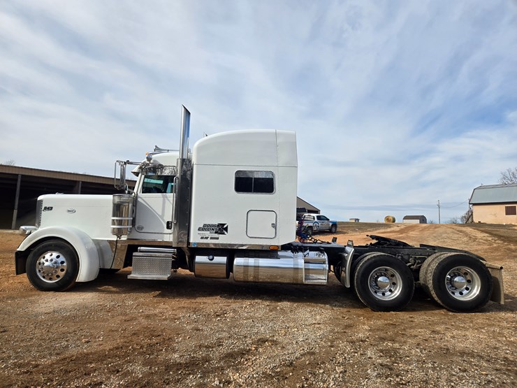 2014-peterbilt-389-image-9