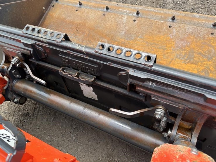 2018-kubota-ssv65-image-11