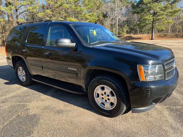 2011-chevrolet-tahoe-image-4