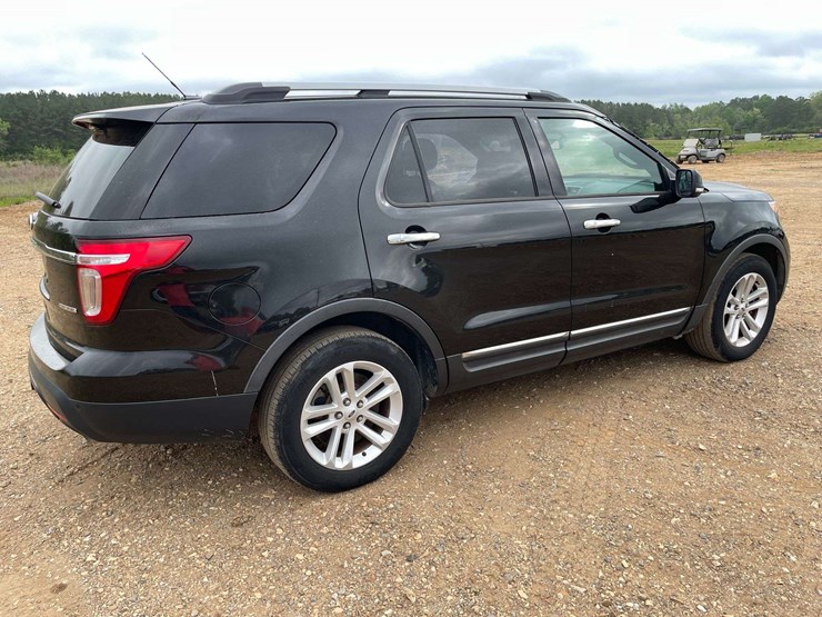 2015-ford-explorer-xlt-image-3