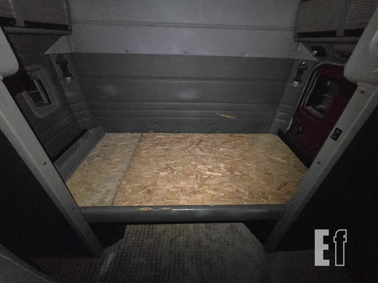 2002-peterbilt-378-image-19