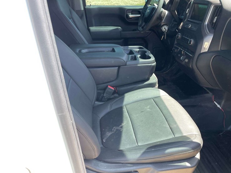 2019-chevrolet-silverado-1500-image-18