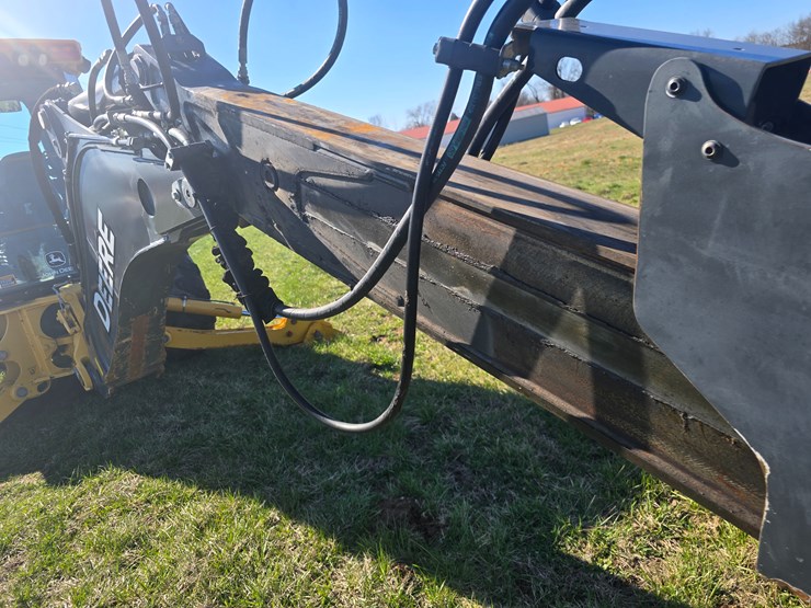 2015-deere-410l-image-65