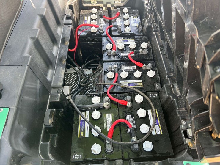 2023-bintelli-48-volt-electric-4-seater-golf-cart-w/-on-board-charger-(3.1-miles-showing)-image-8