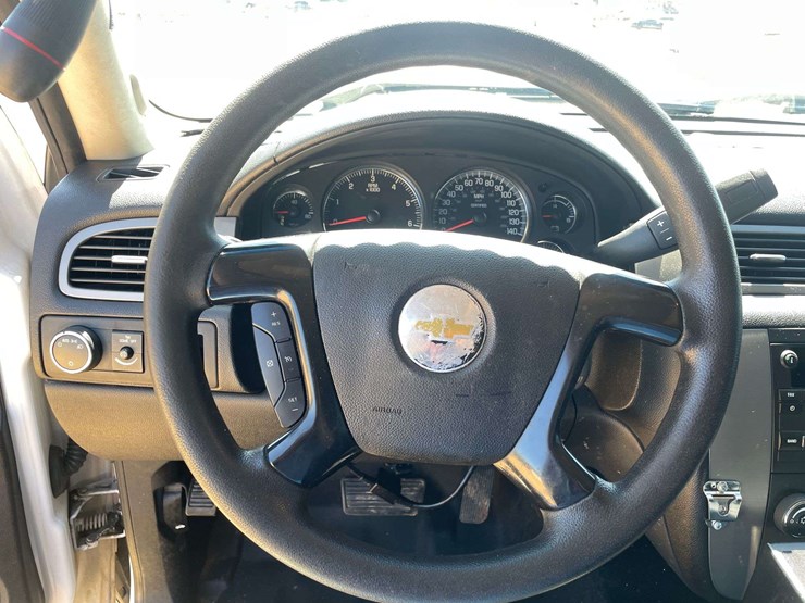 2011-chevrolet-tahoe-image-12